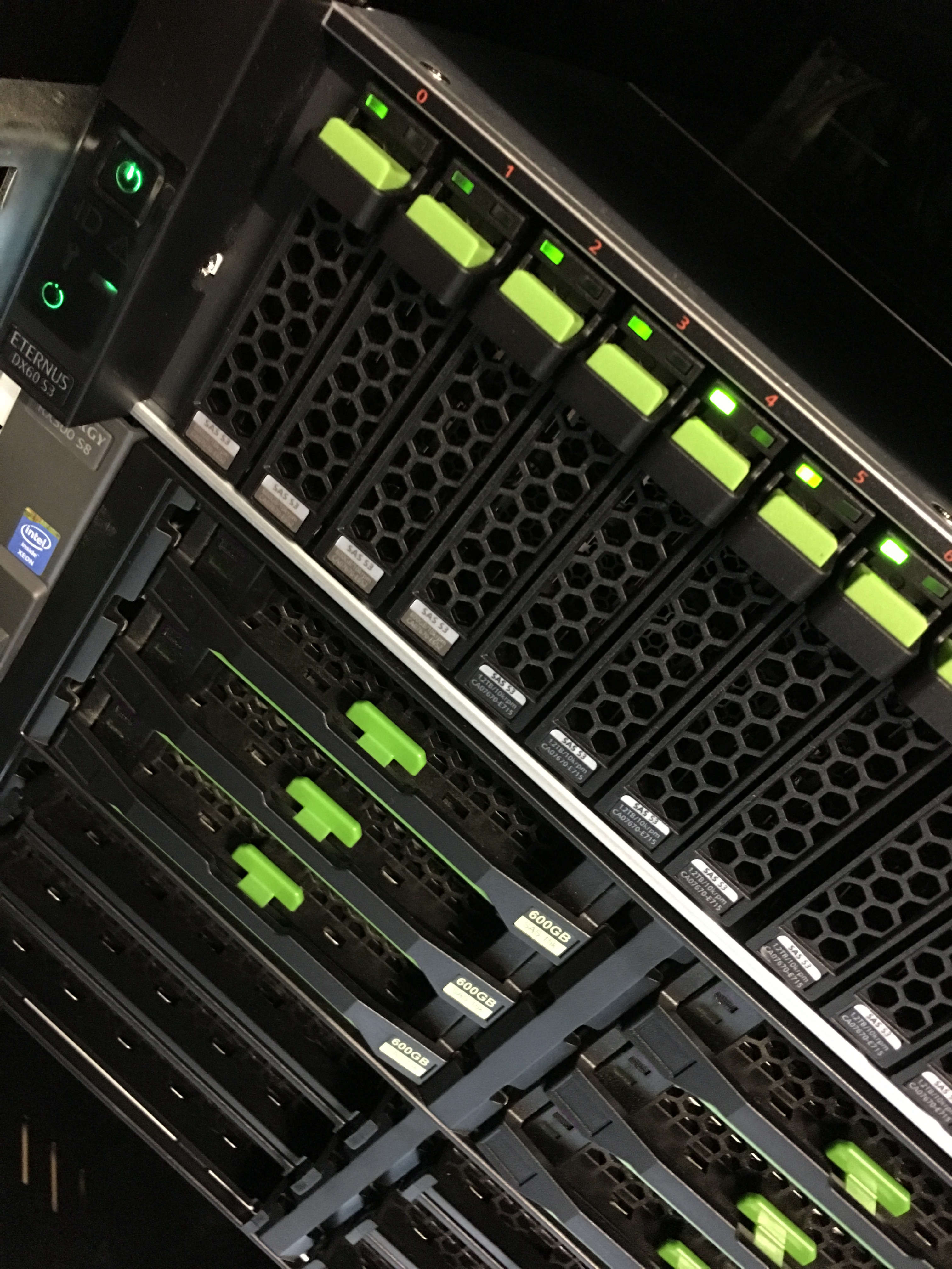 8solutions_datacenter_regensburg_server_cloud_vserver_webhosting_ecommerce_email_vapps_analytics_reporting_etl_datawarehouse_mysql_mssql_ftp_5